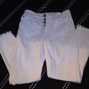 Chic White Frayed Hem Cropped Jeans